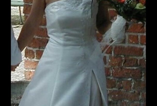 Meget smuk brudekjole fra Amor på Frederiksberg