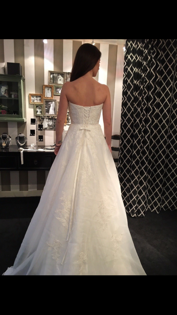 Smuk, enkelt og elegant brudekjole