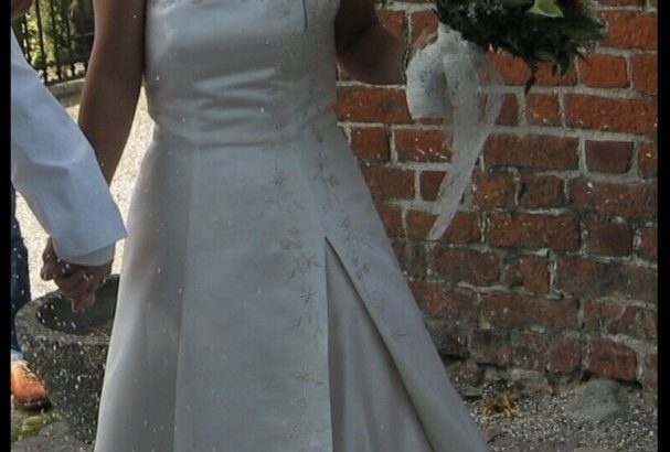 Meget smuk brudekjole fra Amor på Frederiksberg