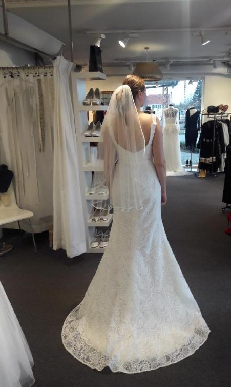 NY PRIS! Smuk og helt ny ubrugt brudekjole + slør