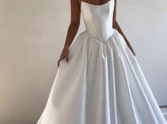 Drop waist brudekjole af Pronovias str 36