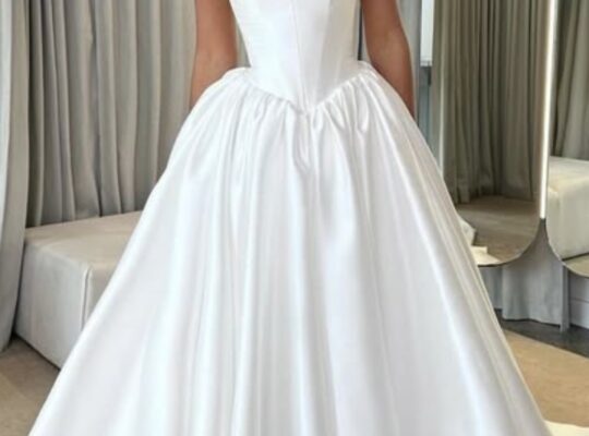 Drop waist brudekjole af Pronovias str 36