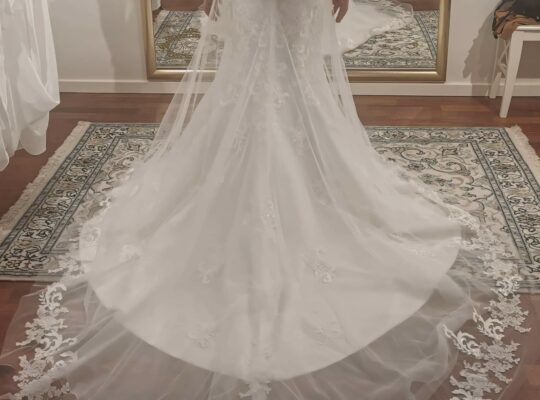 Smuk brudekjole fra Kennedy”s str. 38/40