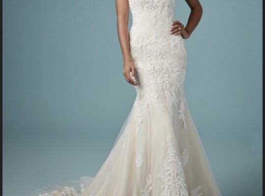 Smuk blonde Brudekjole fra Panayotis str 38/40