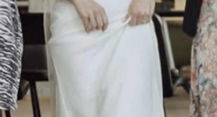 Smuk kjole med dyb ryg str. 36/38