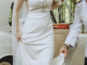 Smuk kjole med dyb ryg str. 36/38