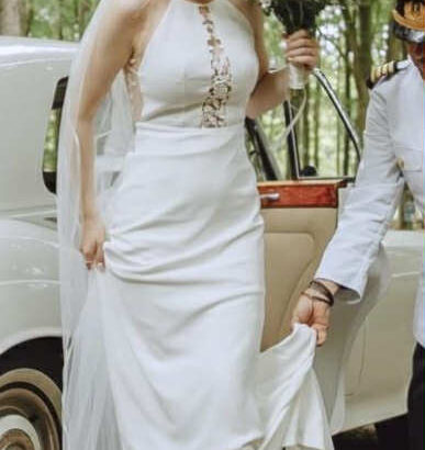 Smuk kjole med dyb ryg str. 36/38