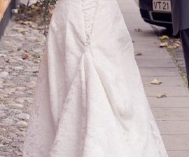 Hvid stropløs brudekjole med blonder, Karim Design