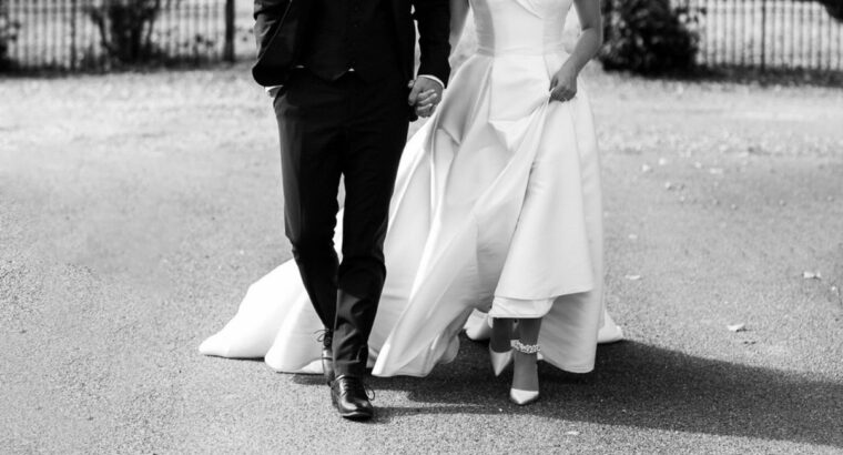 Elegant brudekjole med slids