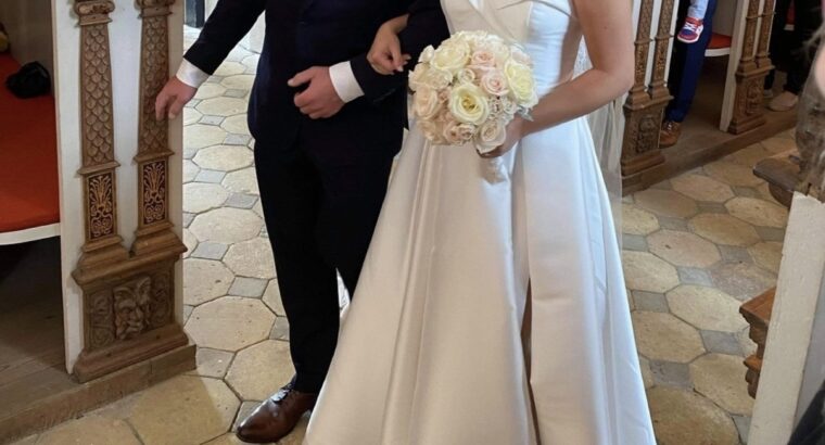 Elegant brudekjole med slids