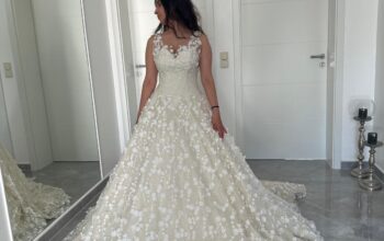Monique Lhuillier Wedding dress