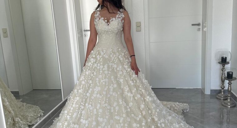Monique Lhuillier Wedding dress