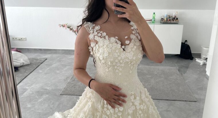 Monique Lhuillier Wedding dress