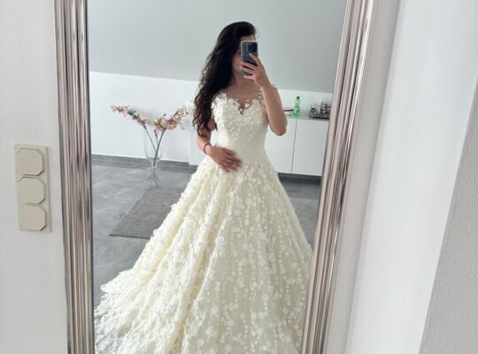 Monique Lhuillier Wedding dress