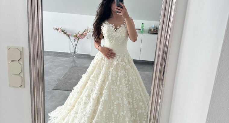 Monique Lhuillier Wedding dress